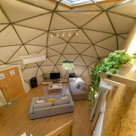 מלון יבניאל Dome in the Olive Grove כיפה גיאודזית ענקית ומודרנית בין עצי הזית מראה חיצוני תמונה