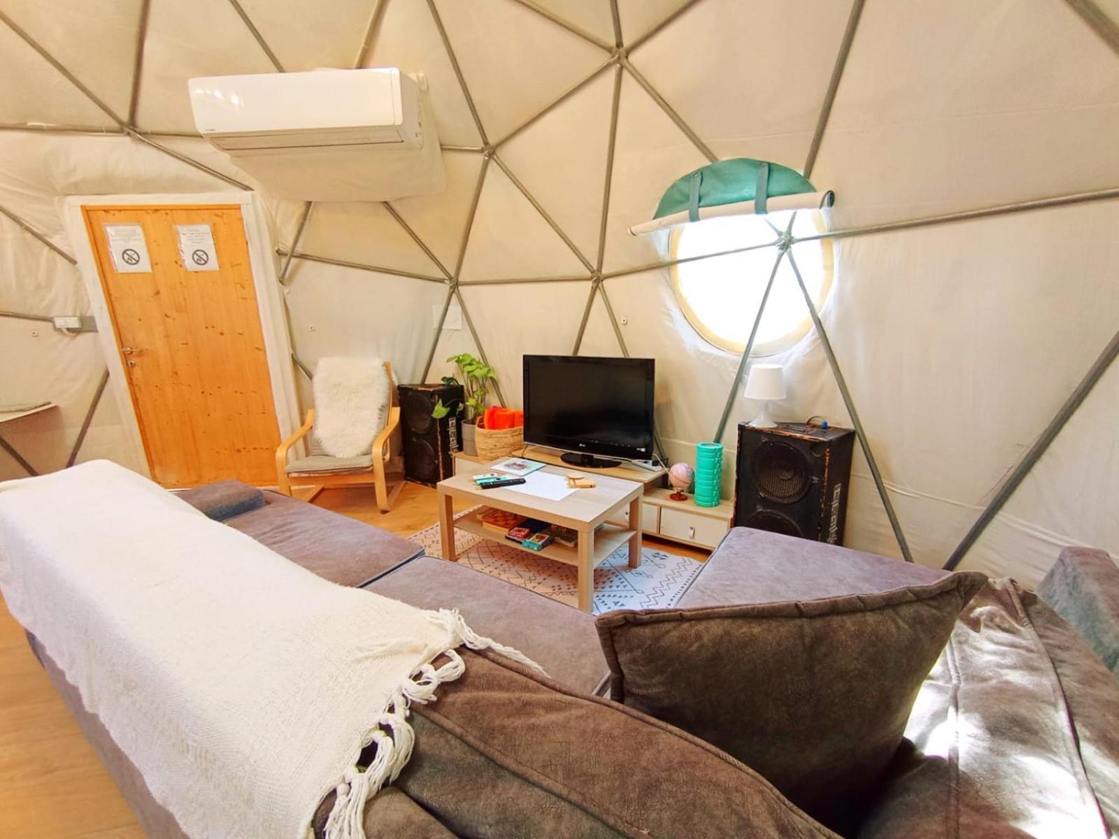 Tente de luxe Olive Dome - כיפה גיאודזית ענקית ומודרנית בין עצי הזית
